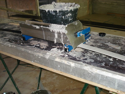 Aanbrengen epoxy op lamel