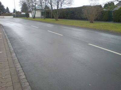 Straße ohne Schäden auf der Oberfläche