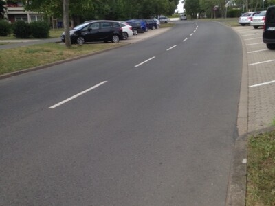 Straße ohne Schäden auf der Oberfläche