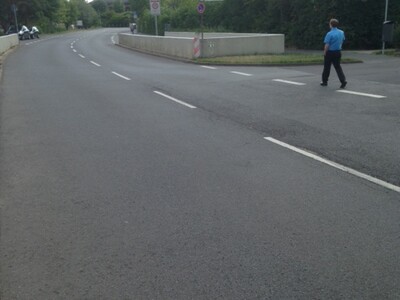 Straße ohne Schäden auf der Oberfläche