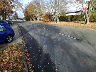 Straße ohne Schäden auf der Oberfläche